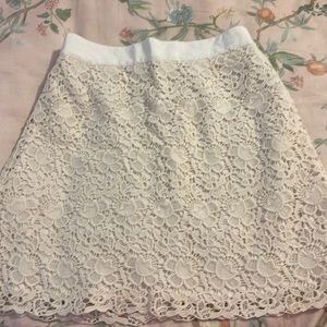 Ann Taylor Loft lace skirt. size 00